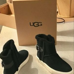 NWT Black Aika UGG Boots Sz 6.5